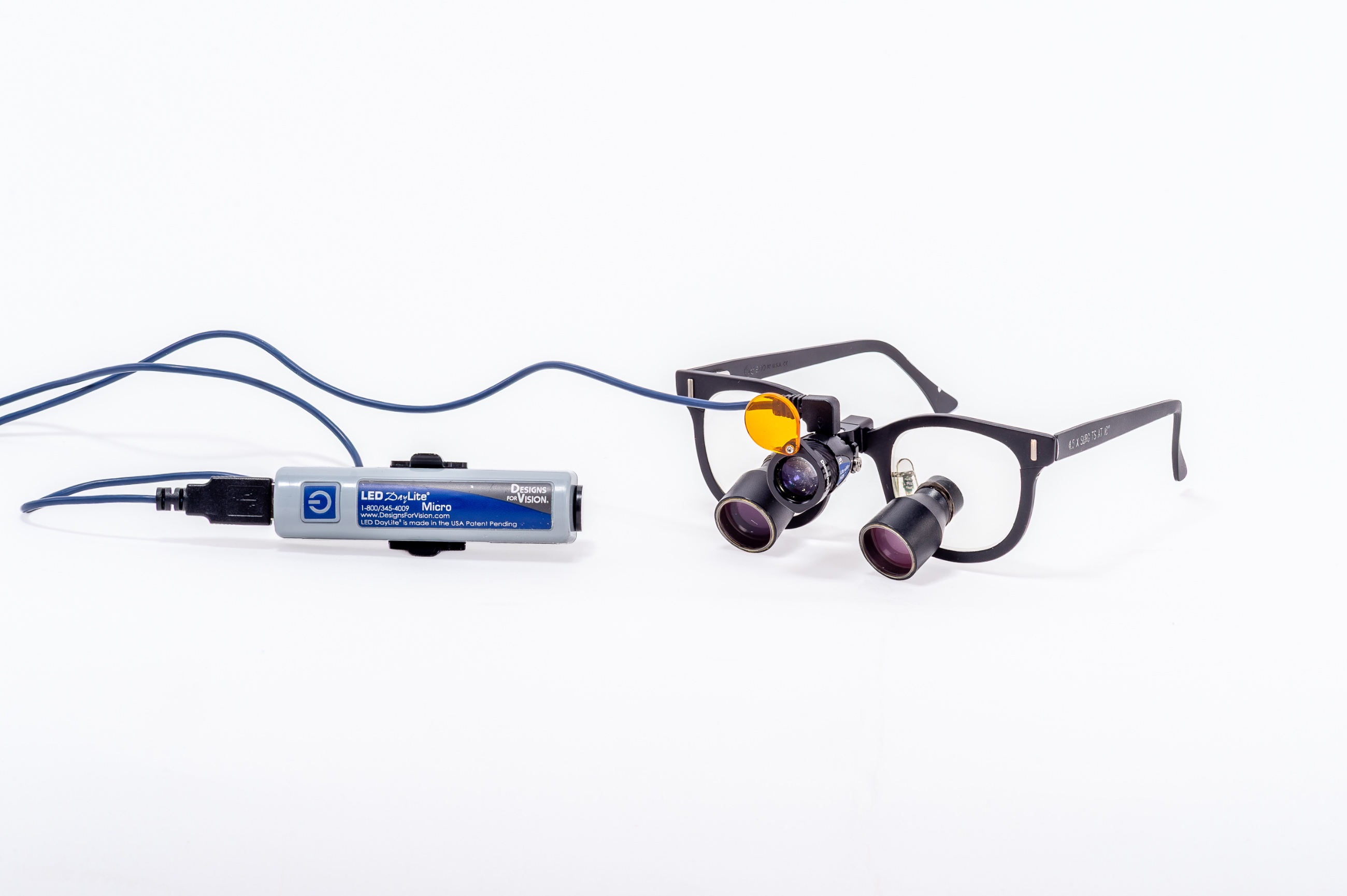 Fotografía de producto — lupas dentales con accesorios, ejemplo de catálogo, Borelli Photos